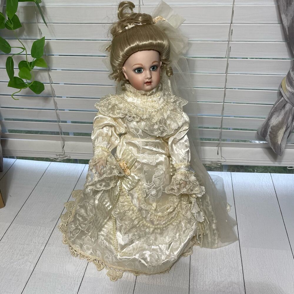 Franklin Heirloom Porcelain Bride Doll 23" Wedding Dress